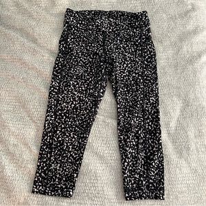 Under Armour black and white cropped workout leggings